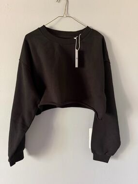 Cropped Black Crewneck Sweatshirt - Minimal Everyday Pullover